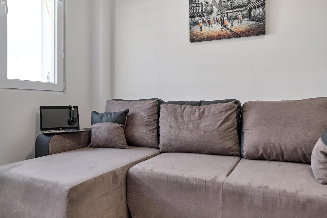 Cozy Apartment With Balcony On The Black Sea- Part Of The Family 'Vicki Apart Varna Exterior photo
