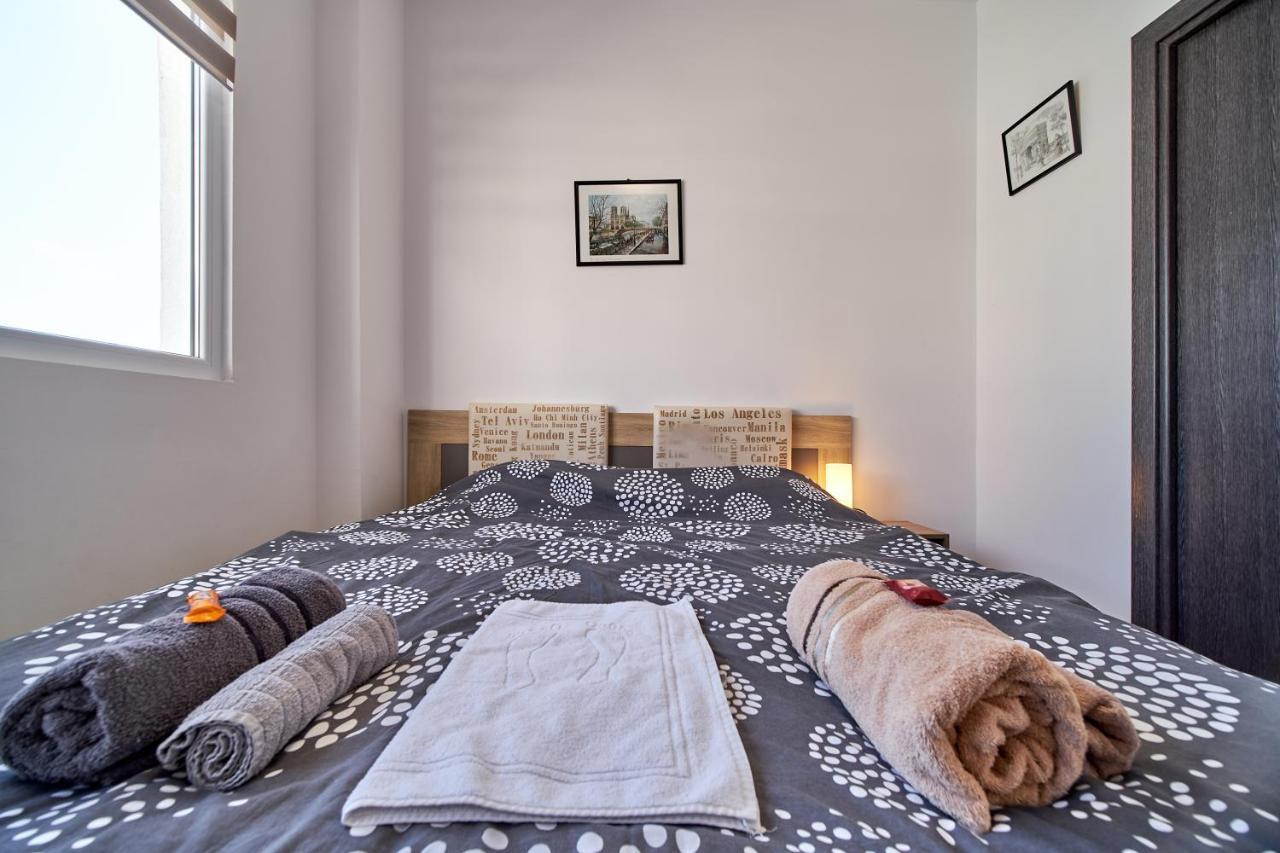 Cozy Apartment With Balcony On The Black Sea- Part Of The Family 'Vicki Apart Varna Exterior photo